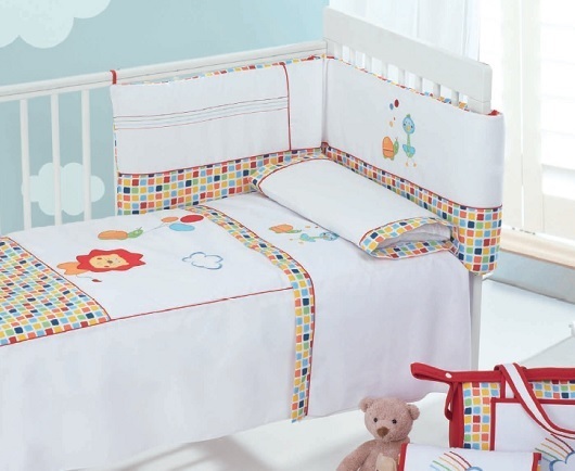 Chichonera o protector para los barrotes de cuna, que es una de las cosas necesarias para la habitacion del bebe.