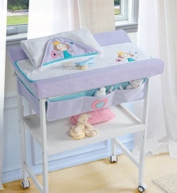 Mueble cambiador o vestidor del bebé.