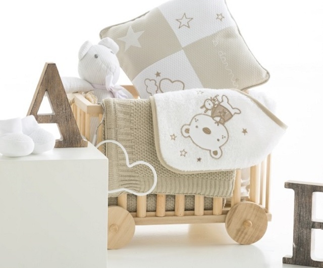 complementos para bebé en color beige