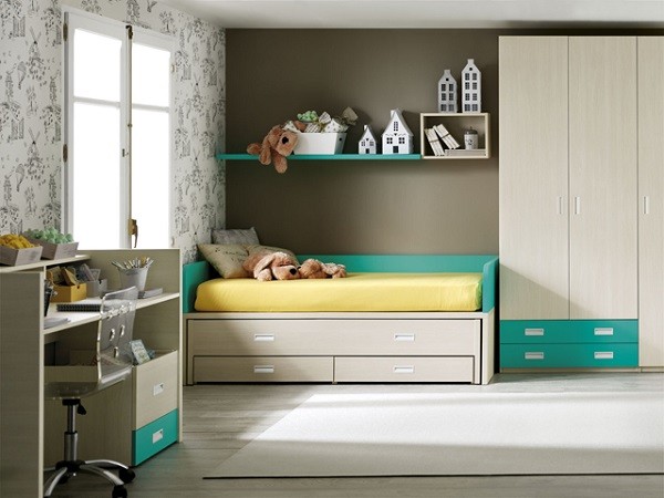 cuarto del bebe con cama convertida y armario a juego
